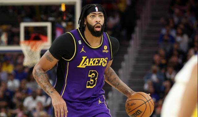 三亿体育官网-玻璃人属性令浓眉饱受质疑 打满82场成新赛季目标