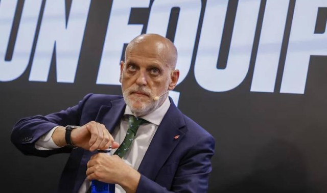 三亿真人-特瓦斯谈西蒙尼和维尼修斯冲突：这都是场上的事，只是小插曲