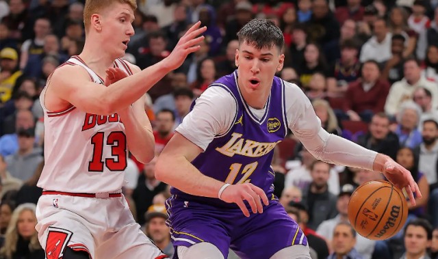 三亿体育app-攻防两端都已经尽力了，但湖人对锋线新星的要求也是略高了一些？