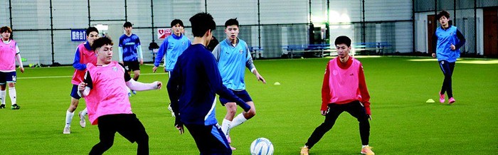 执行主教练王亮:大连队目标肯定是冠军|足协|中超|球员|竞赛规程|年轻球员_新浪体育_新浪新闻